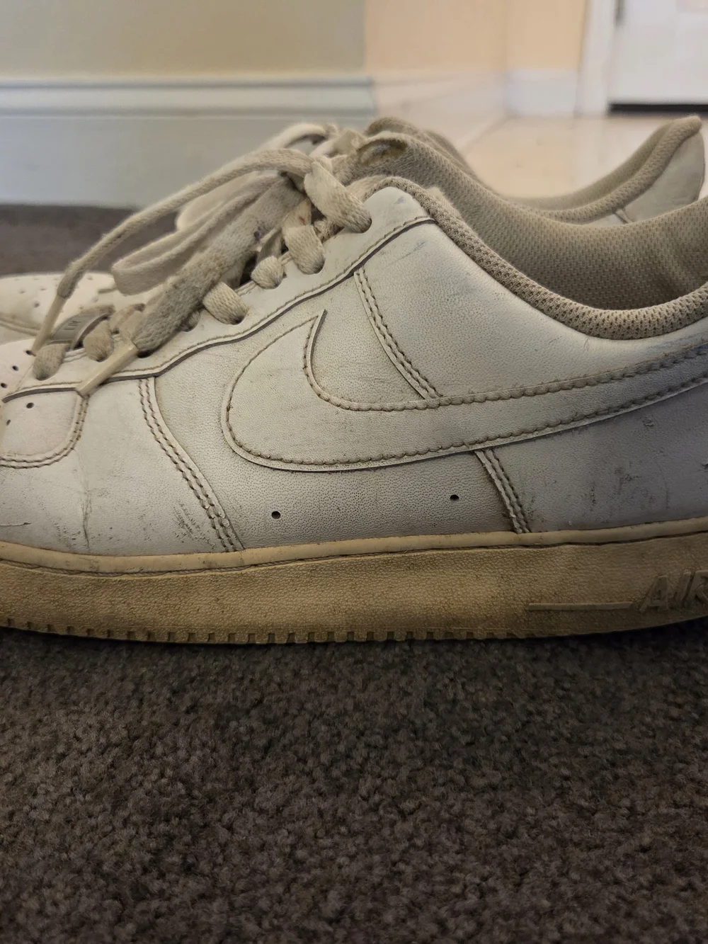 Nike Men’s White Leather Low-Top Sneakers